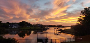 Sunrise Bay Hideaway Lakefront Home, 4 Kayaks!